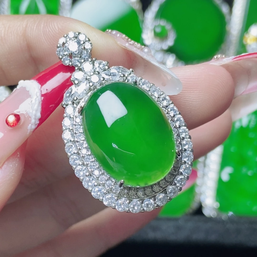 翡翠未镶嵌颈饰