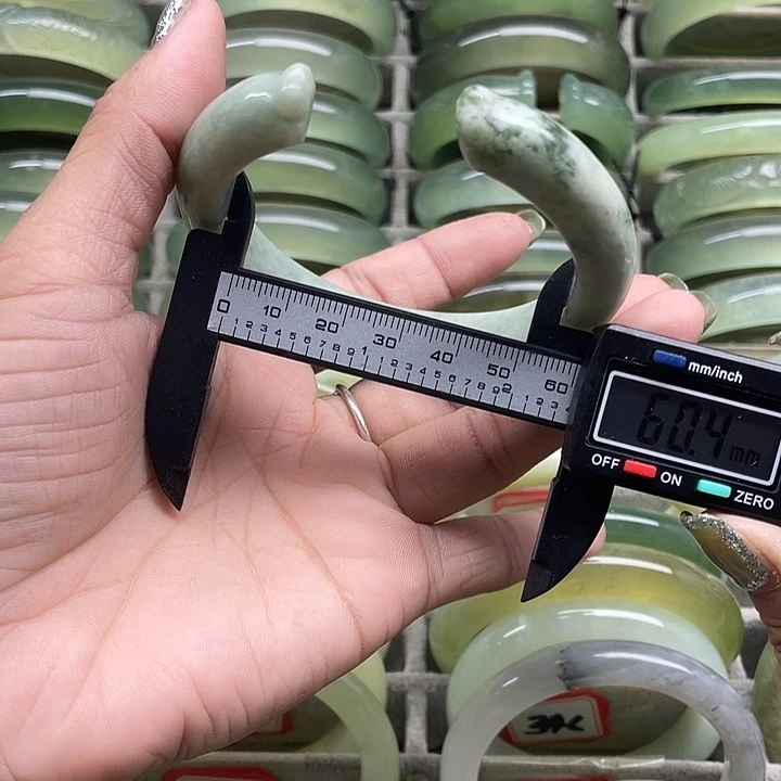 蛇纹石玉未镶嵌手镯357