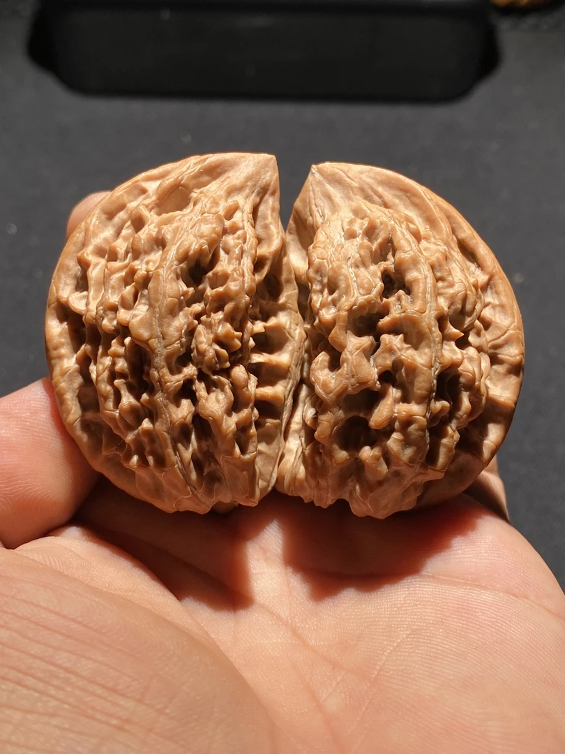 文玩核桃麒麟纹半壁江山合围69肚45高51 X2706