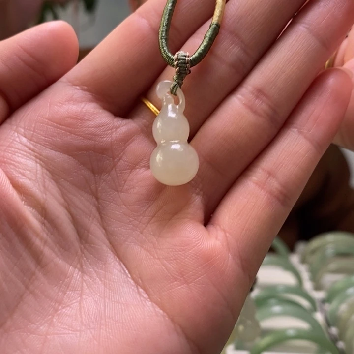 和田玉颈饰未镶嵌葫芦