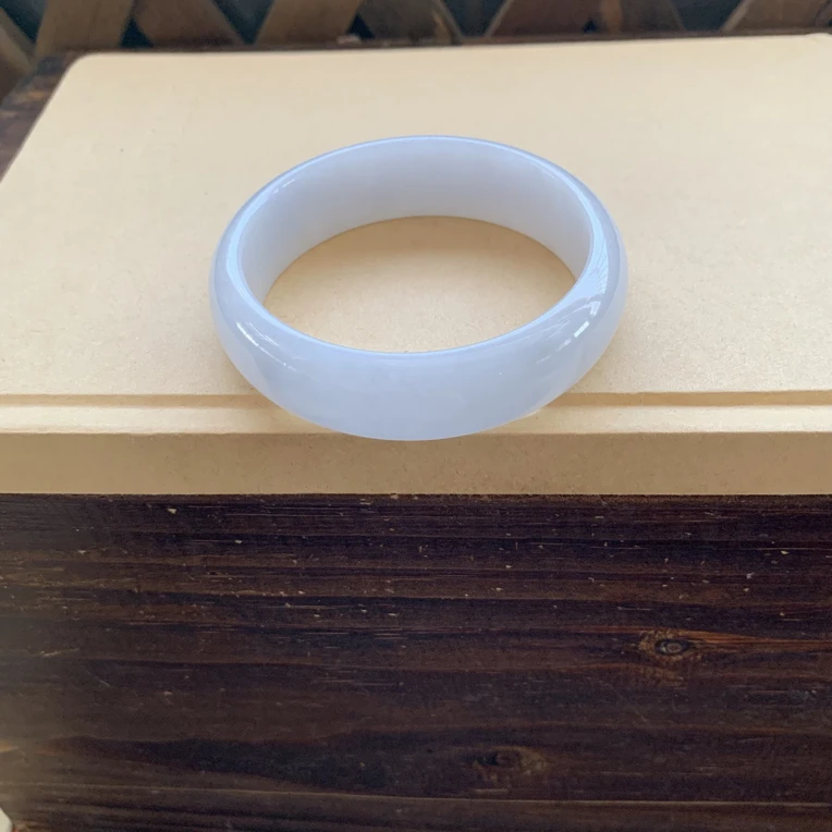 ，冰透白月光宽版手镯特价5980圈口62.7-18.3-7.6，天然翡翠缅A完美