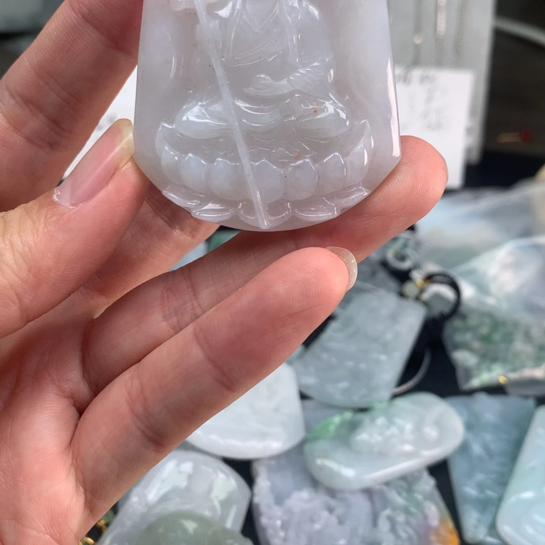 翡翠未镶嵌颈饰福利地藏