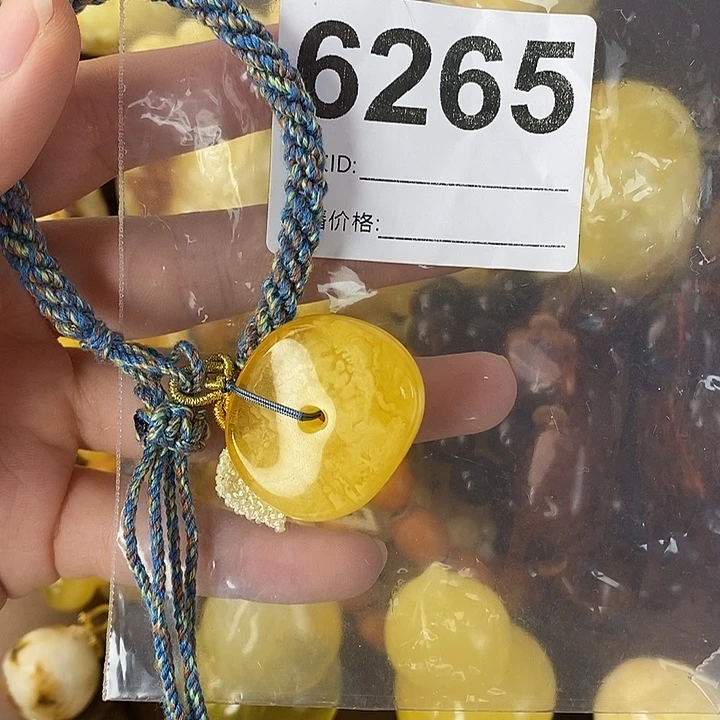 蜜蜡未镶嵌珠宝奇石