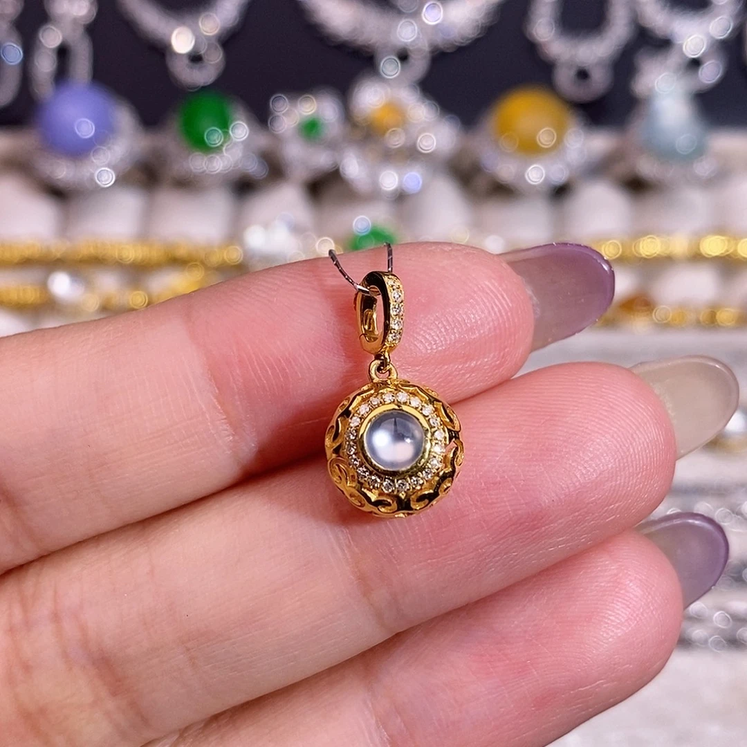 翡翠18K金镶嵌颈饰吊坠