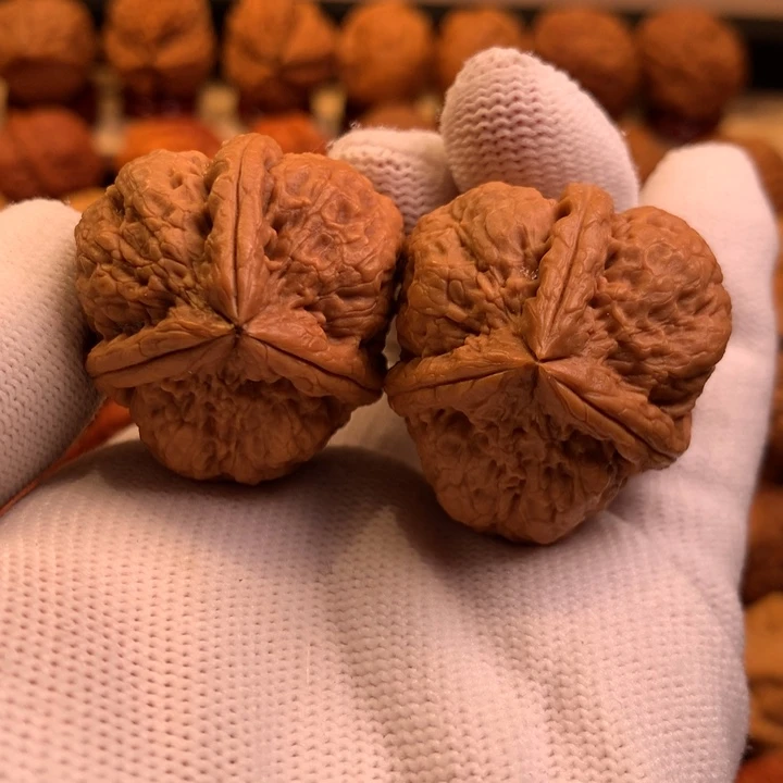 文玩核桃吊坠50哦哦哦