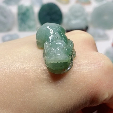 翡翠颈饰未镶嵌吊坠