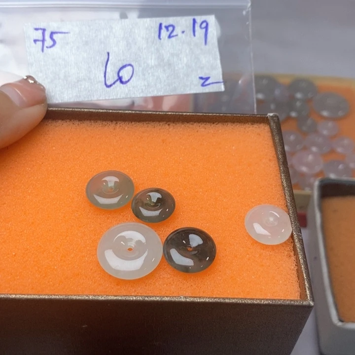 B***y定制翡翠未镶嵌不退