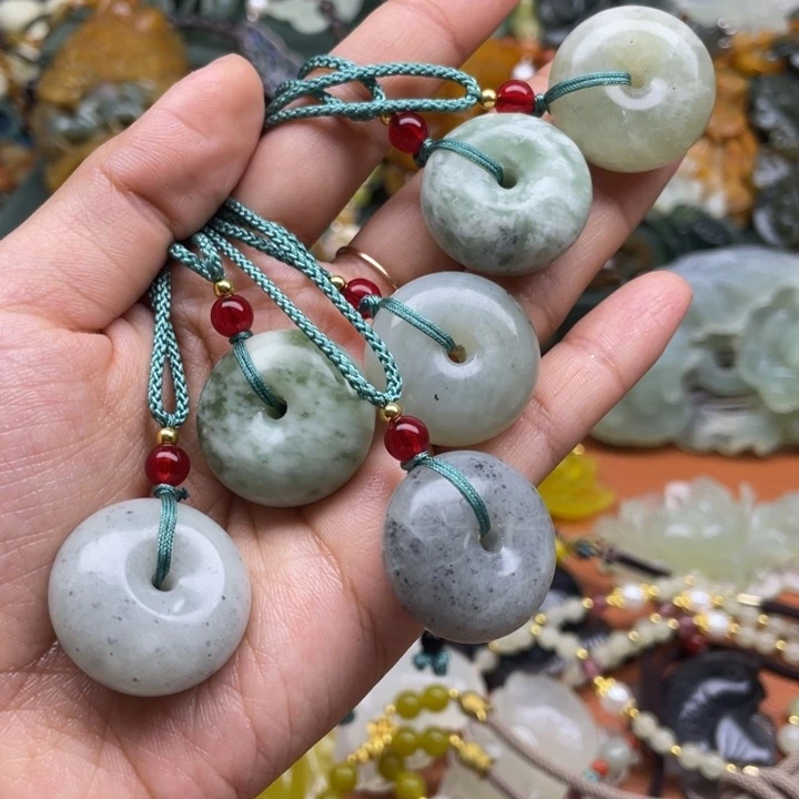 蛇纹石玉未镶嵌吊坠