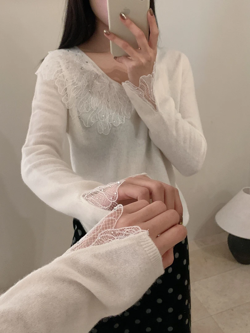 朵儿定制 蕾丝花边拼接镶钻V领羊毛打底衫II27