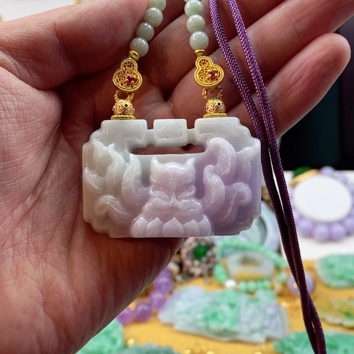 翡翠颈饰未镶嵌去****?翡翠吊坠挂件