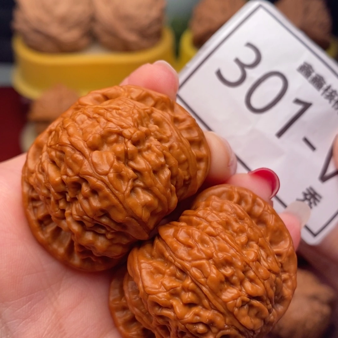 桃核把件白狮子42……