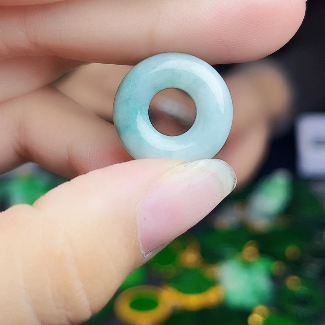 颈饰未镶嵌翡翠多样性