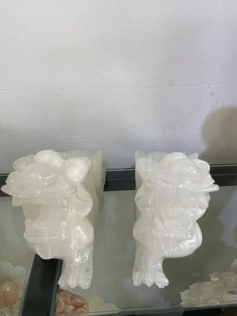 白色冰玉貔貅工艺品,自己摆设品,送礼佳品手工制作雕塑
