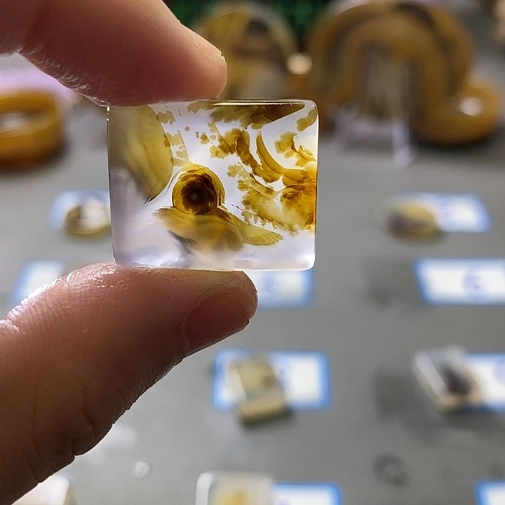 伊***5玛瑙/玉髓未镶嵌珠宝半成品