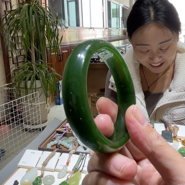 和田玉（碧玉）未镶嵌手镯