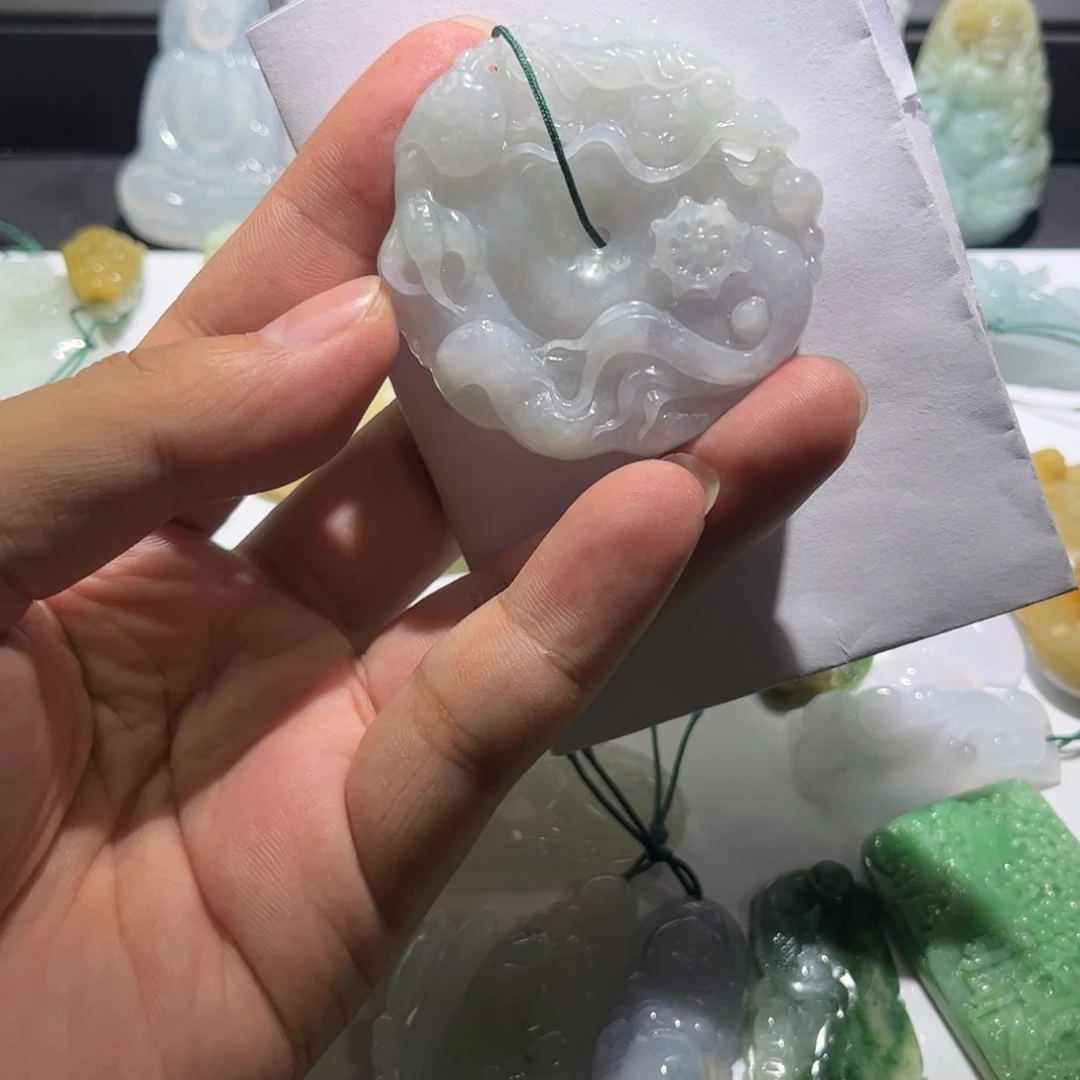 未镶嵌定制翡翠龙扣