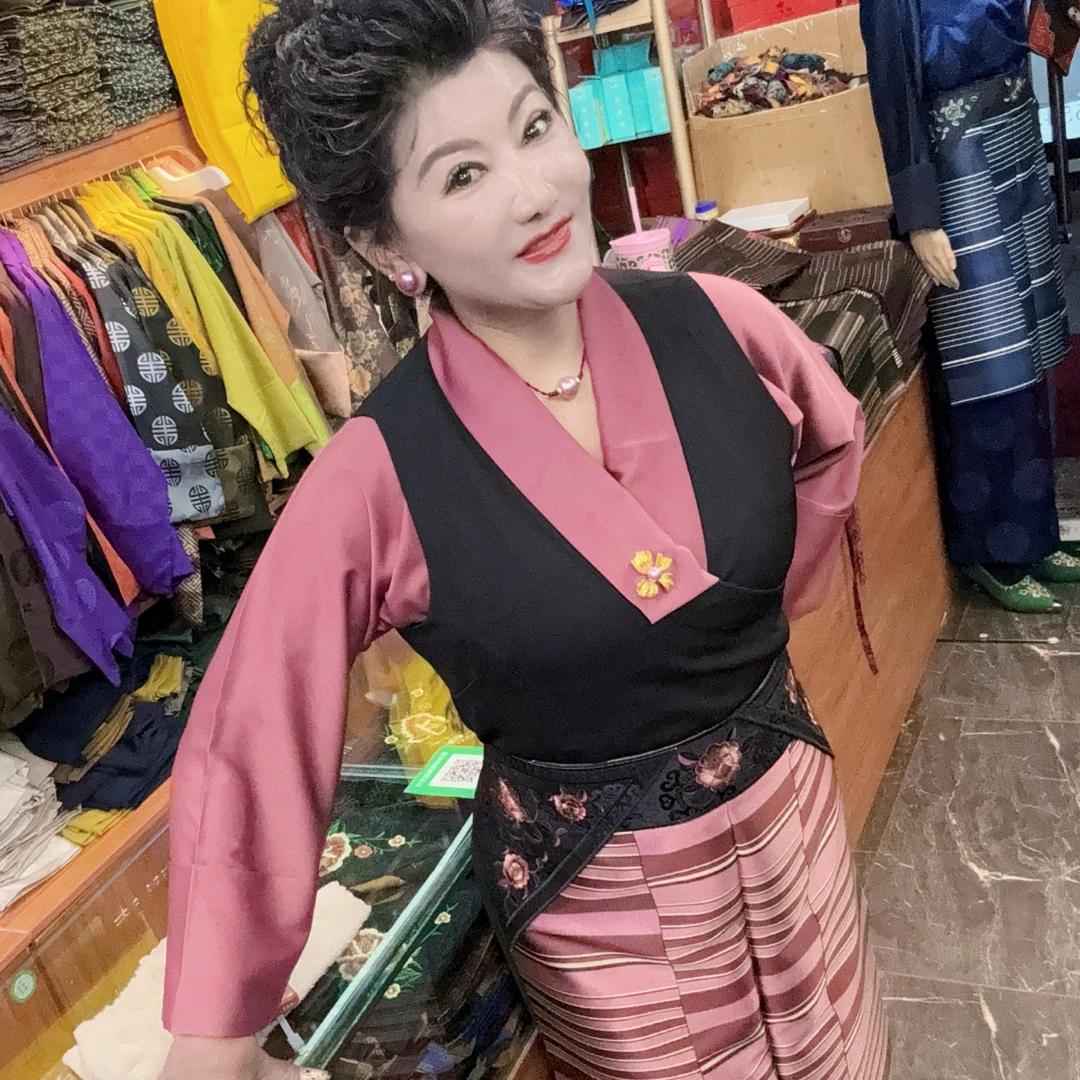 藕粉色衬衫和帮典两件套（带卓典）