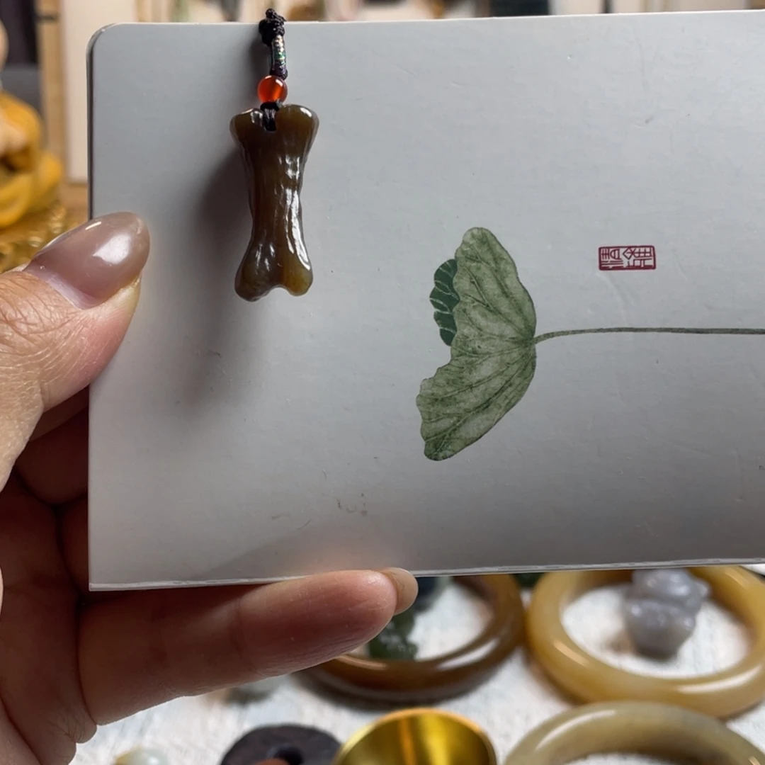 和田玉未镶嵌颈饰骨头