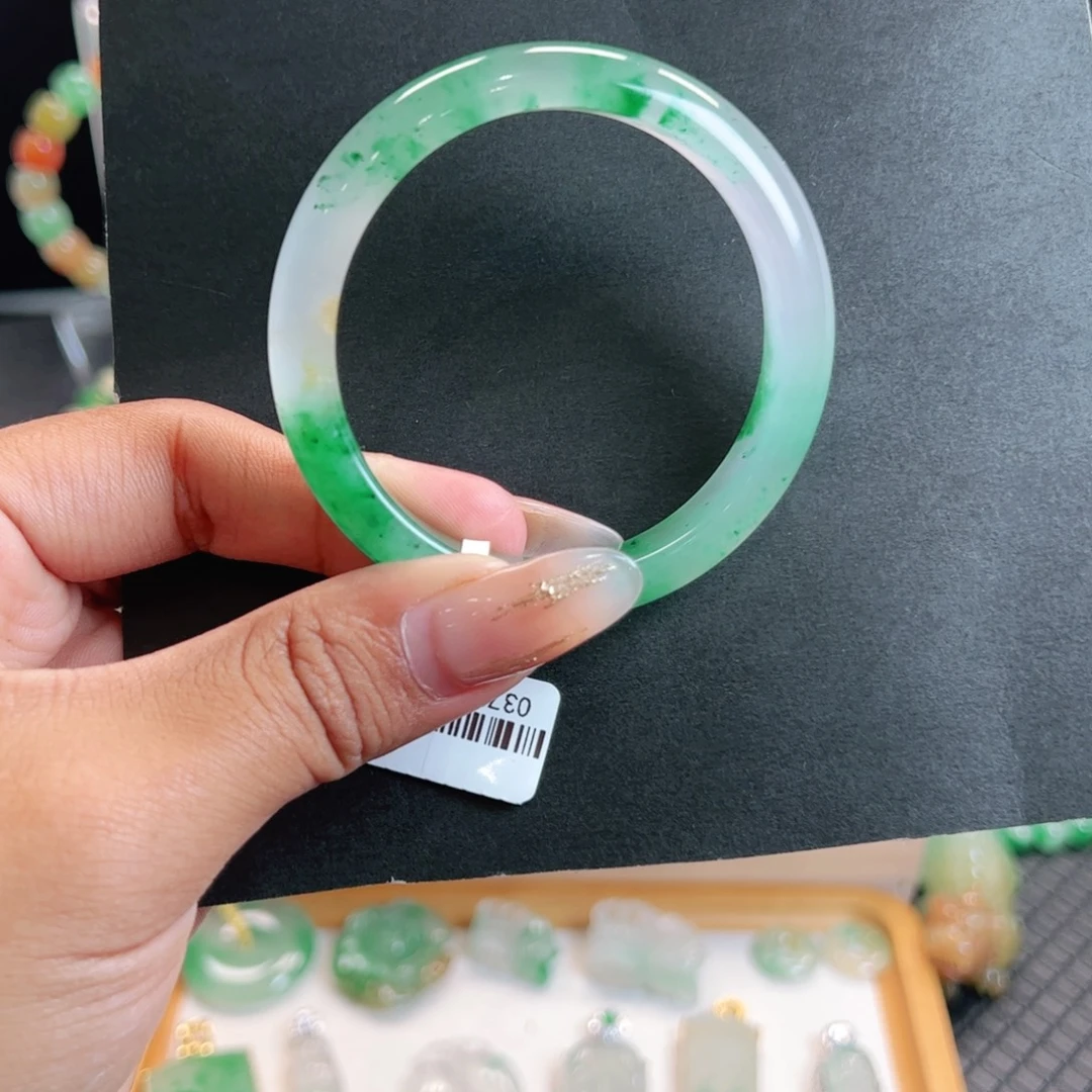 石英质玉未镶嵌手镯