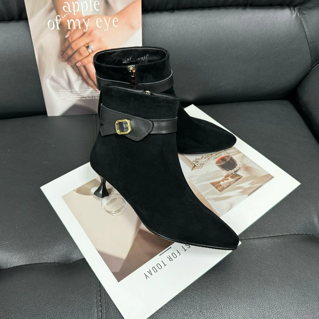 加宽加肥大码女鞋尖头3公分细跟软底羊京皮时尚洋气矮靴5363