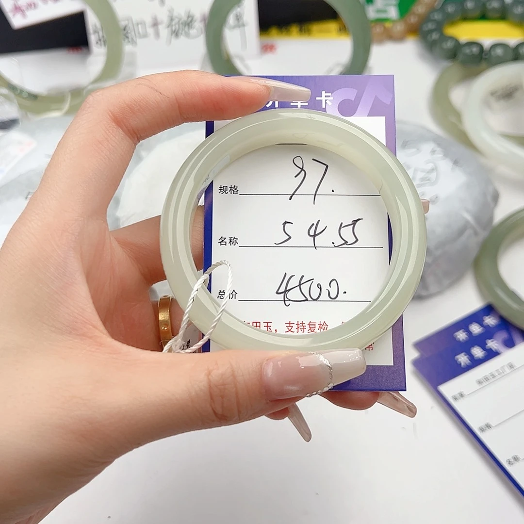 和田玉手镯未镶嵌