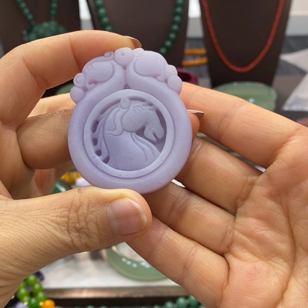 石英岩玉未镶嵌颈饰