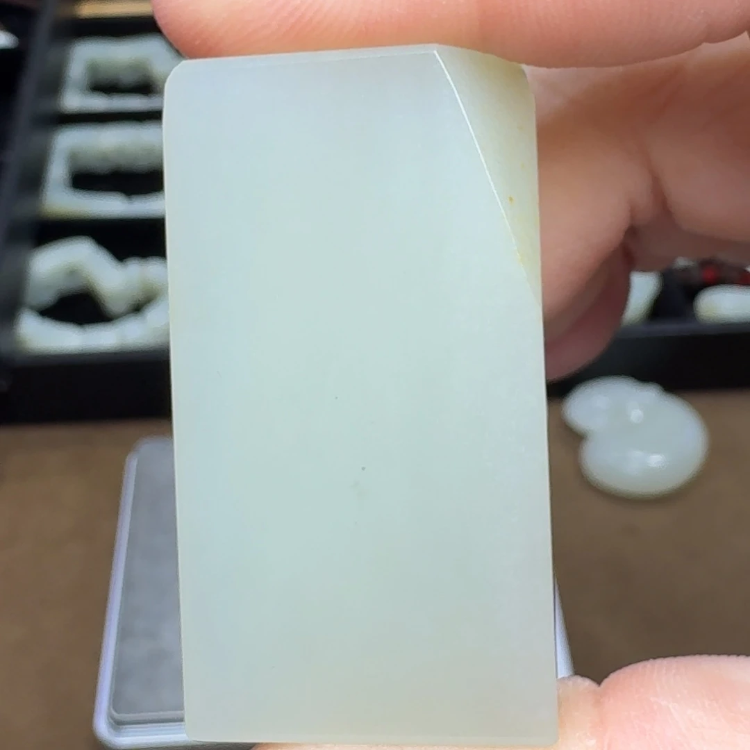 和田玉未镶嵌把件