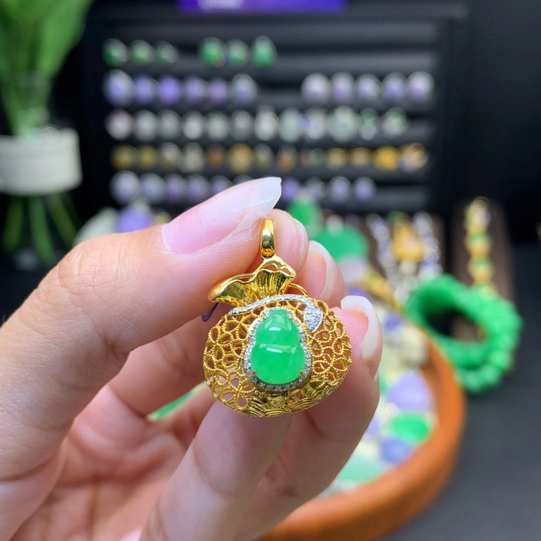 翡翠18K金镶嵌颈饰