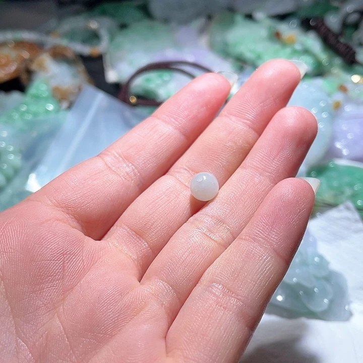 翡翠未镶嵌颈饰月**?天然