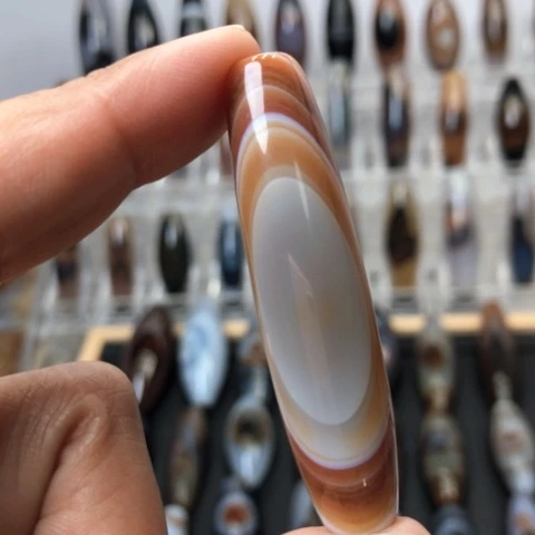 祥***鼠玛瑙/玉髓未镶嵌珠宝半成品