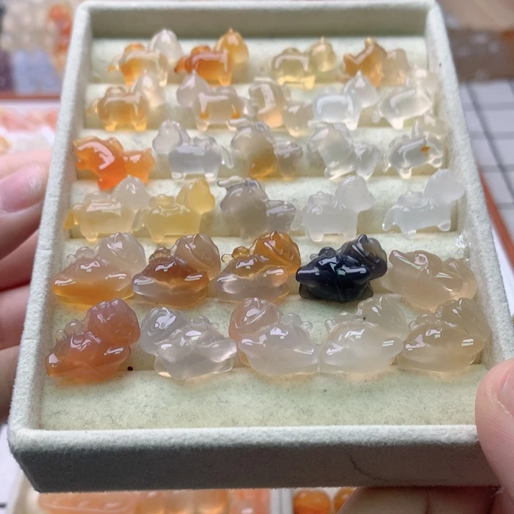 玛瑙/玉髓未镶嵌玛瑙小马