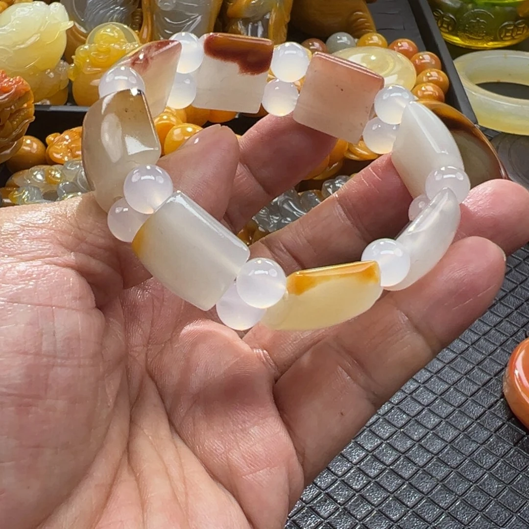 颈饰未镶嵌石英质玉