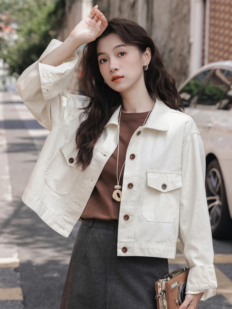 职业阿玛诗官2026春秋新款宽松短款翻领工装牛仔外套显瘦女款上衣