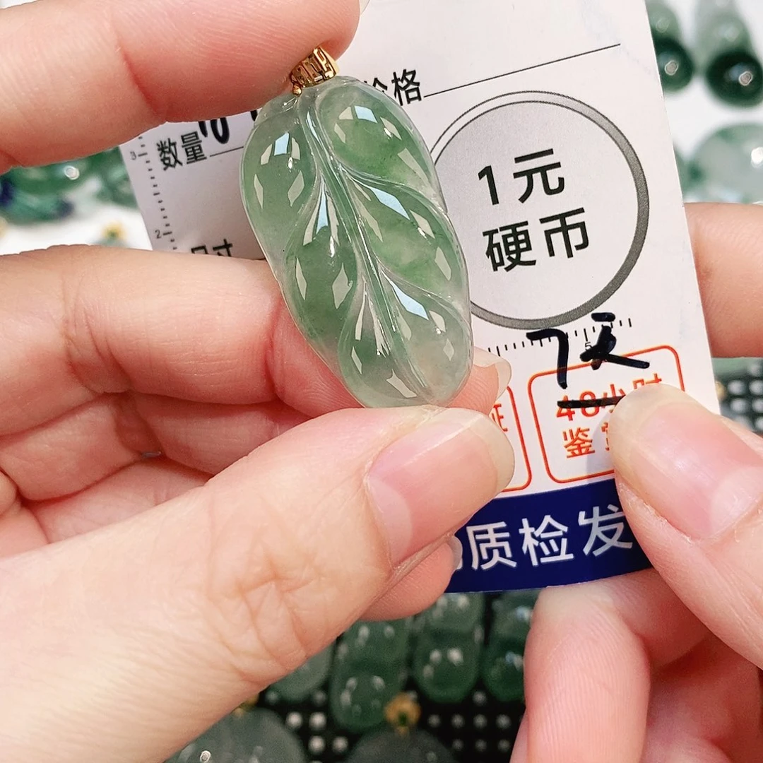 翡翠颈饰18K金镶嵌吊坠