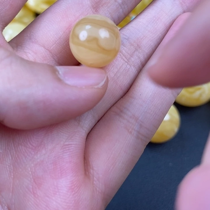 未镶嵌琥珀裸石微瑕13