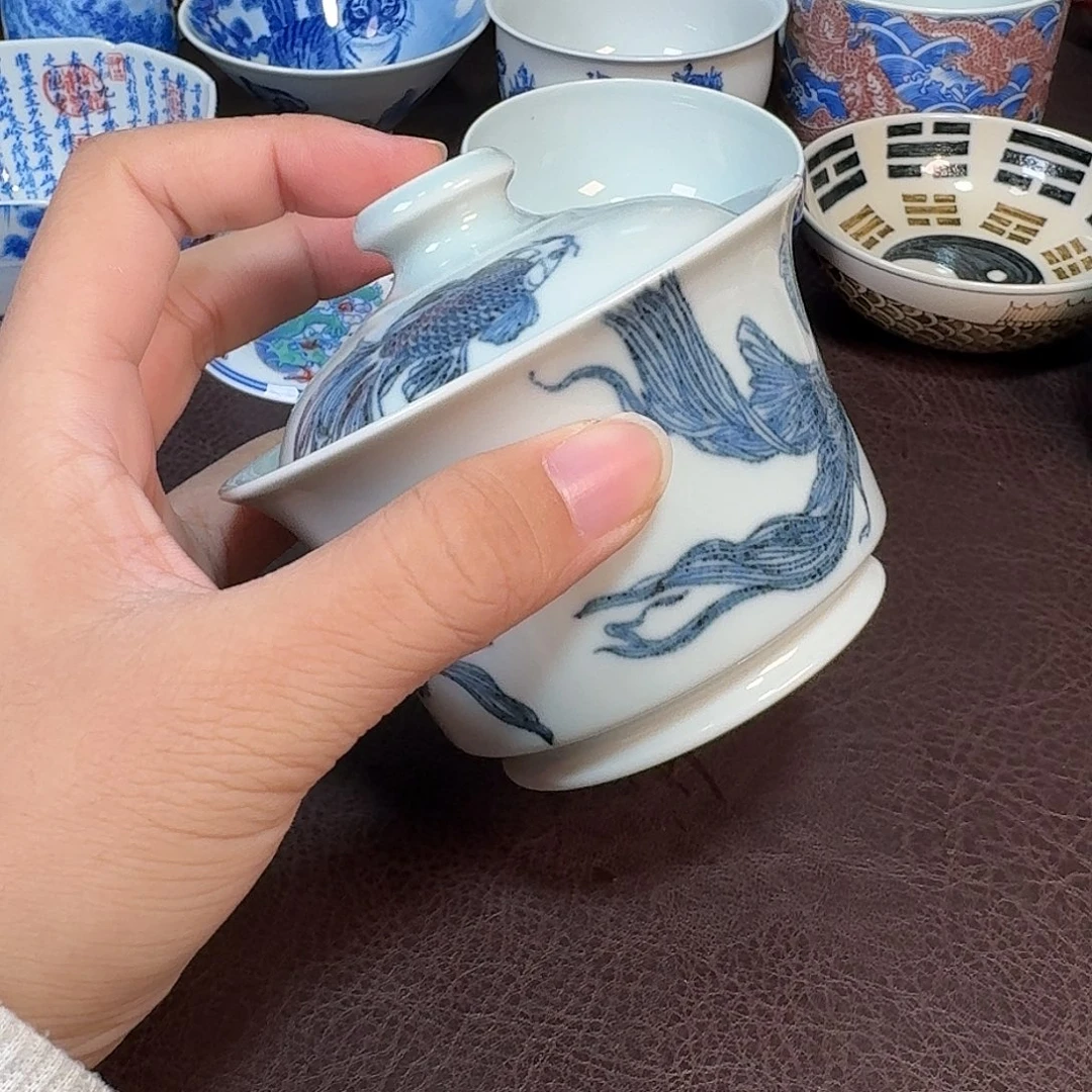 知***：现代景德镇陶瓷盖碗