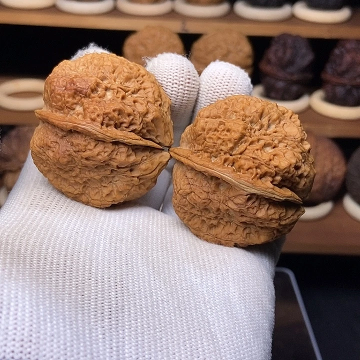 文玩核桃吊坠蝴蝶蟾