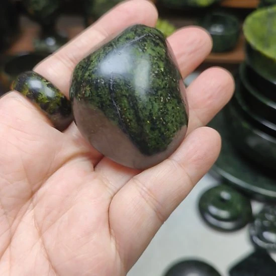 蛇纹石玉未镶嵌原石