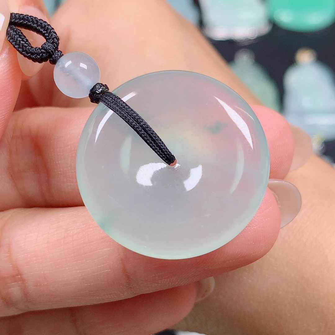 翡翠未镶嵌颈饰平安扣