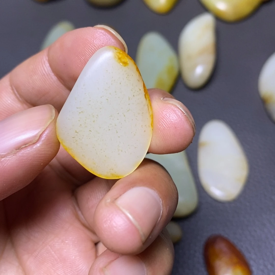 和田玉（糖玉）未镶嵌挂件