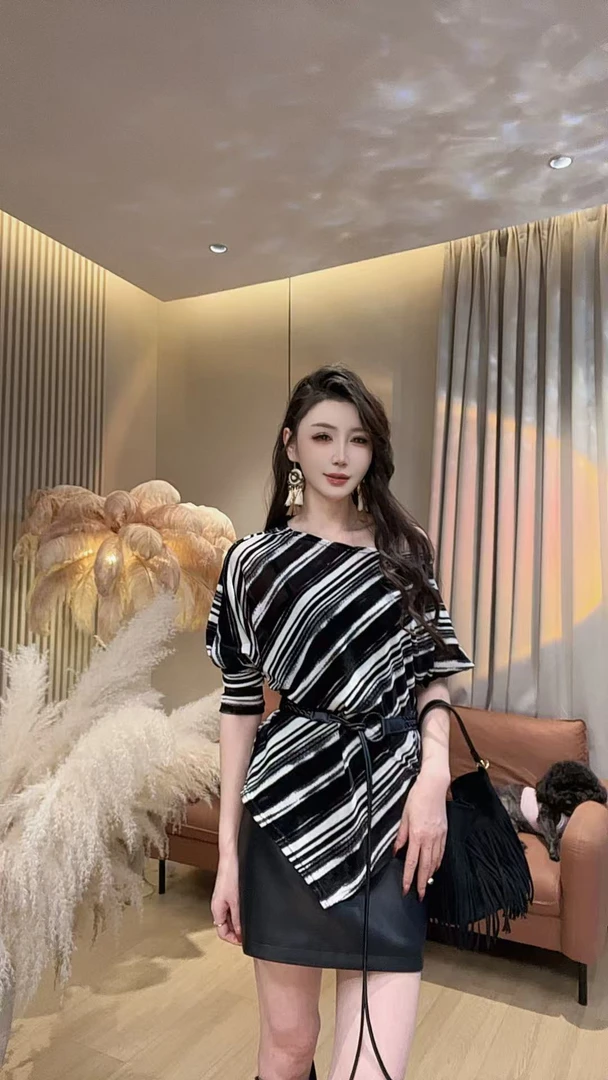 【美美专享】880305秋季新款设计感条纹露肩上衣女