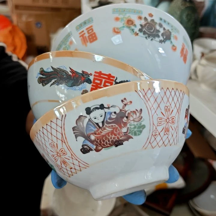 摆件盘子碗茶壶啥都有