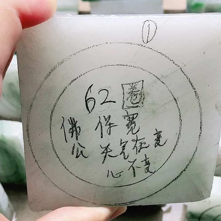 天****未镶嵌石英质玉手镯定制产品