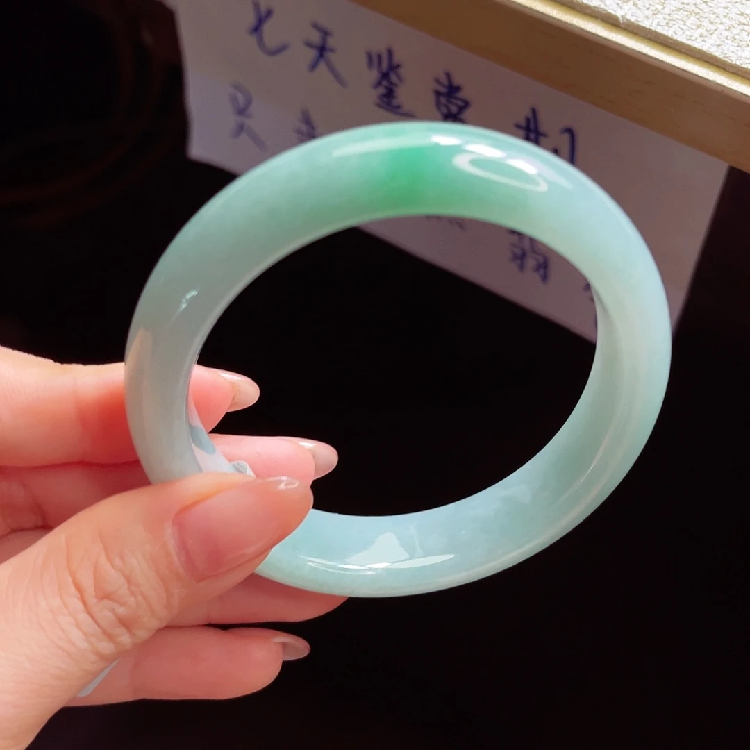 翡翠手镯未镶嵌手镯