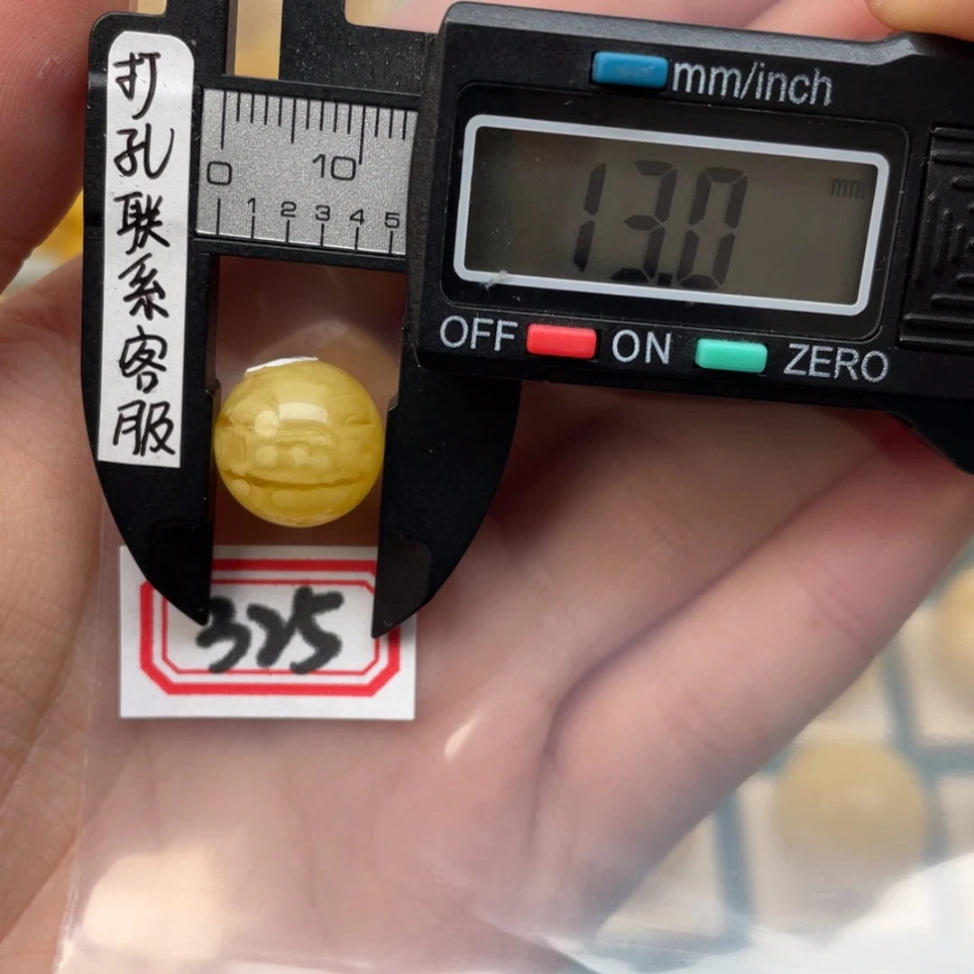 琥珀裸石未镶嵌小****。蜜蜡