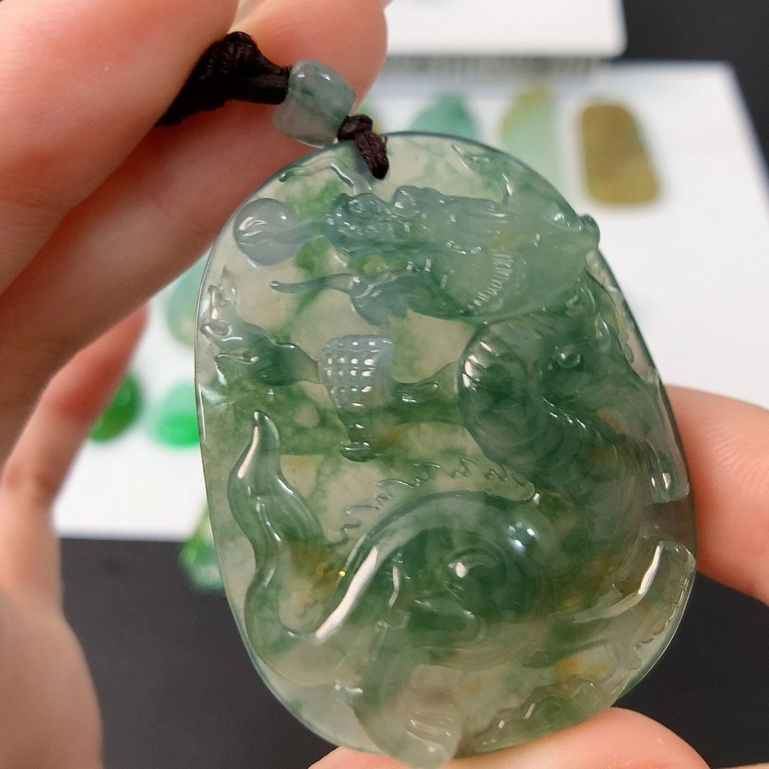 颈饰未镶嵌翡翠龙牌