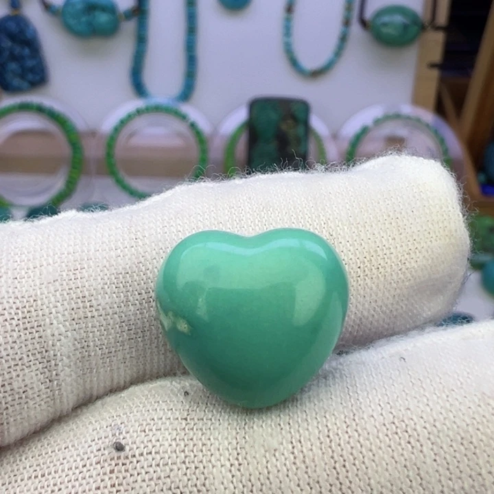 菜籽绿爱心吊坠15.3mm兰