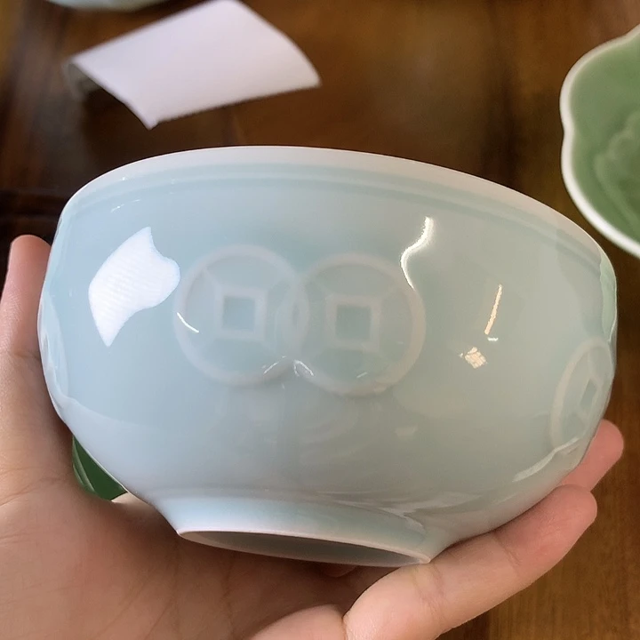 青瓷口径11.5厘米的饭碗