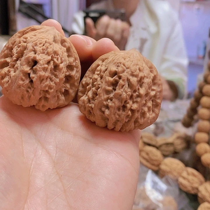 【闪购商品】文玩核桃把件41.5平谷凹底