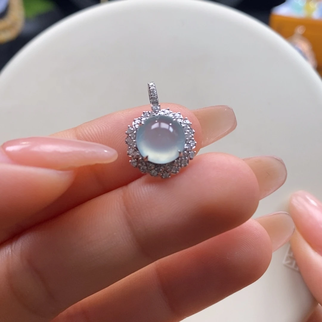 翡翠吊坠(不含链)18K金镶嵌翡翠高冰蓝蛋面